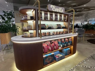 Kiosk vs. Traditional Store: Which Is Better for Your Business Model?